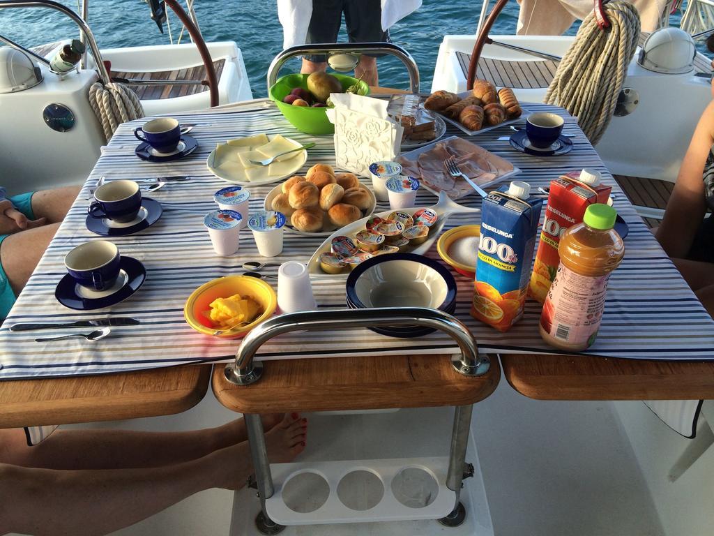 Madyson Sailing Botel